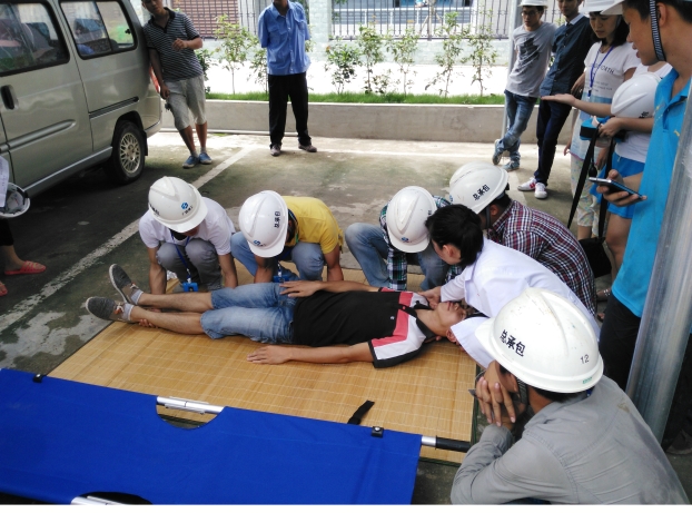 准确的外伤搬运方法