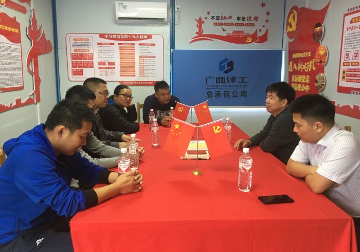 岑廷义指导分公司和项目部开展党必发作 贺勇 摄1.jpg