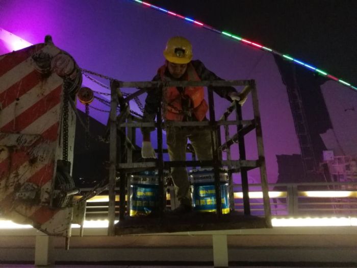 1南宁大桥喷涂工程施工现场。。。。。。。鸹 摄）.jpg