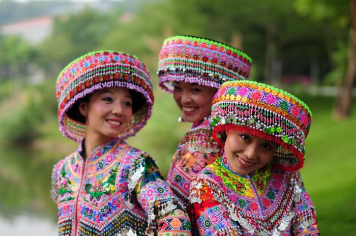 5.1摄影作品《苗家姊妹花》获三等奖。。。。。。。。贺英毅 摄-13607887212700.JPG