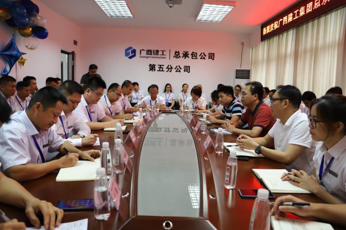 5.1座谈会现场。。。。。。。杨钰 摄700.JPG