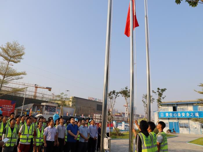 7升旗仪式。。。。。杨钰 摄700.JPG