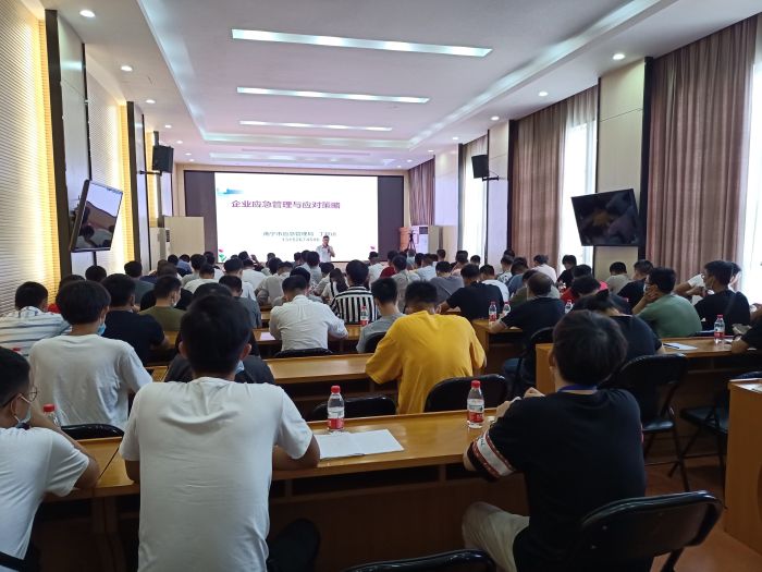 清静生产相关知识培训现场  覃洪浩  摄.jpg