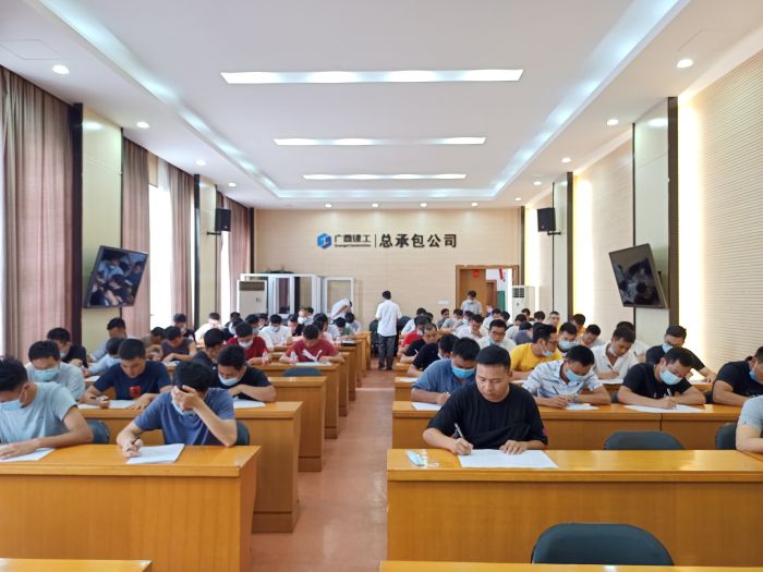 清静生产知识考试现场  覃洪浩  摄.jpg