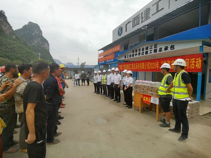 送清凉慰问活动现场。。。。。。。贺勇 摄.jpg