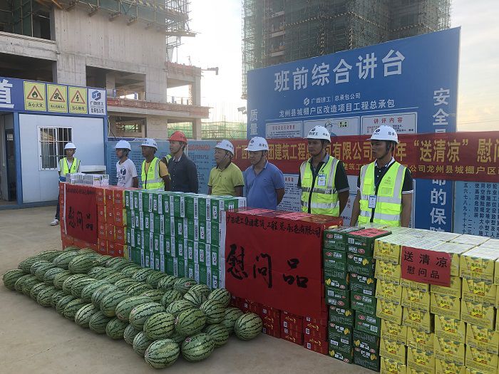 送清凉现场。。。。。。。。卢瑞阳 摄.JPG