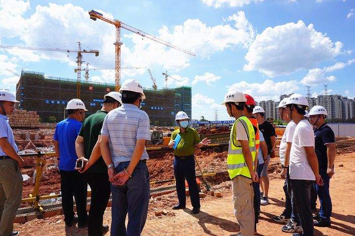 现场指导。。。。。。。谢微旋 摄.JPG