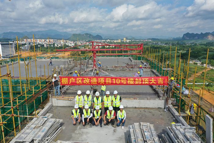 项目治理职员合照。。。。。。。卢瑞阳 摄.JPG