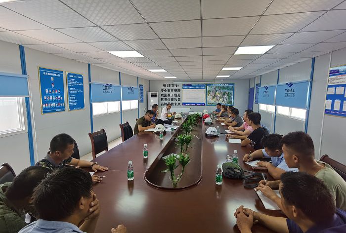 聚会现场。。。。。。 覃必英 摄.jpg