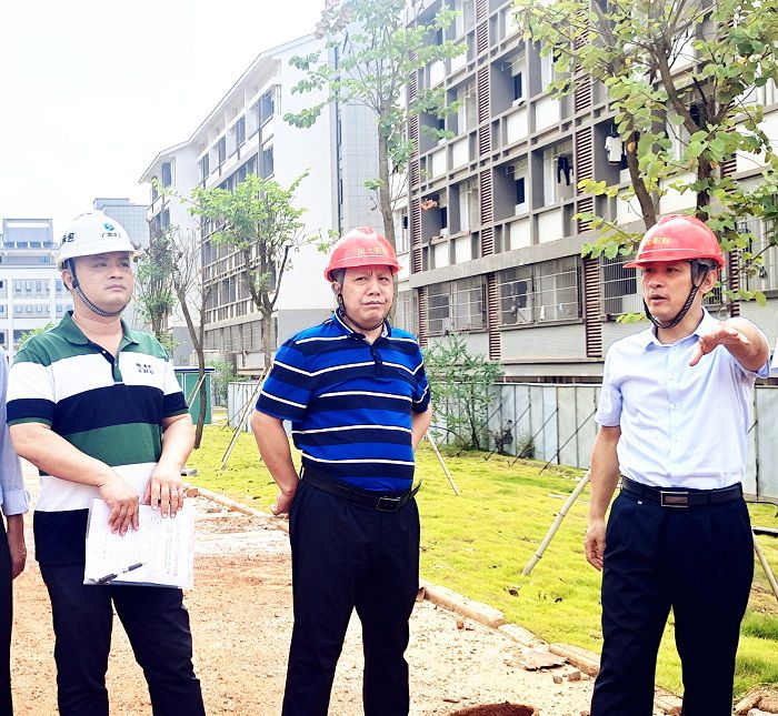 现场调研。。。。。。。廖益  摄.jpg