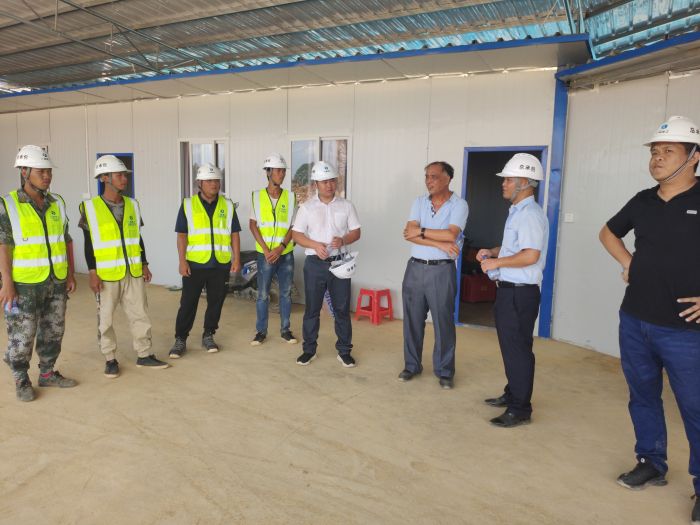 29检查现场。。。。。。蓝必峰 摄1.jpg