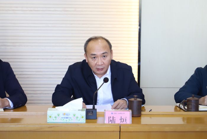 陆烜转达集团圆会精神。。。。。。。。郑诗宝 摄.jpg