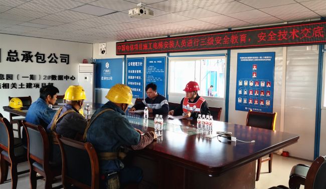 严酷做好清静教育和手艺交底事情。。。。。。林子薇 摄.jpg