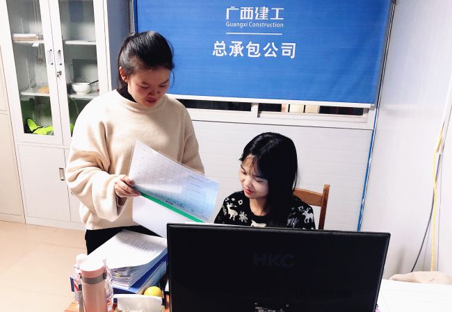 内业事情组加班加点力行“当日事当日毕”。。。。。。唬唬唬；瓶『 摄.jpg