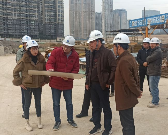 检查现场。。。。。。张润芳 摄.jpg