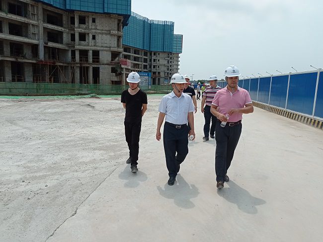 检查现场。。。。。。陆炳松 摄（修图）.jpg