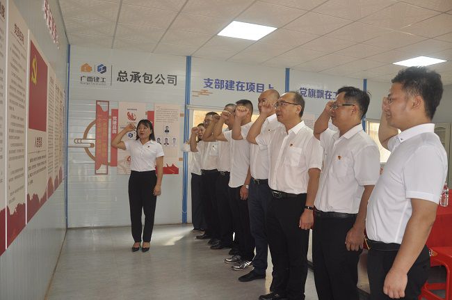 重温入党誓词。。。。。。。王瑾贞 摄（修图）.jpg