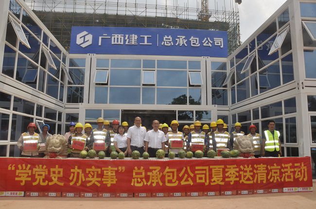 慰问活动合影。。。。。。。王瑾贞 摄（修图）.jpg