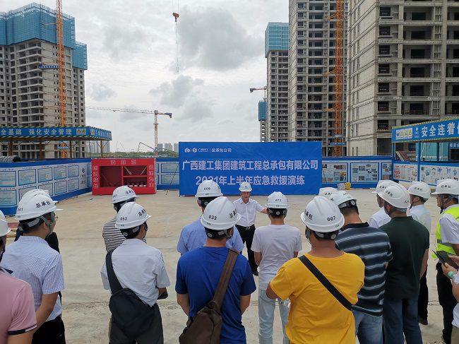 张强在演练前做指示。。。。；；；；；；票ι 摄（修图）.jpg