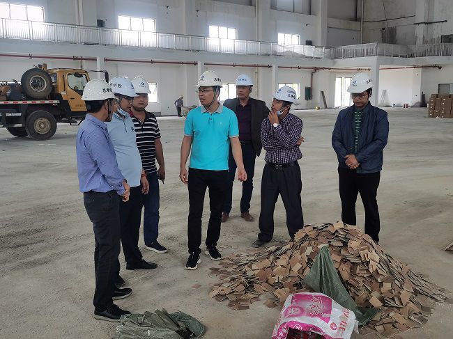 现场指导事情。。。。。梁宏宇 摄（修图）.jpg