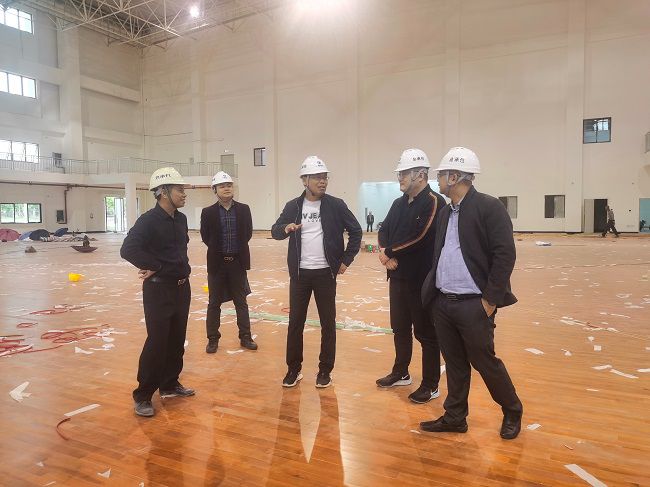 现场指导事情。。。。。刘博群 摄（修图）.jpg