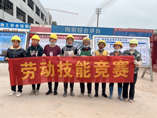 内脚手架班组合影。。。。。廖之锭 摄（修图）.jpg