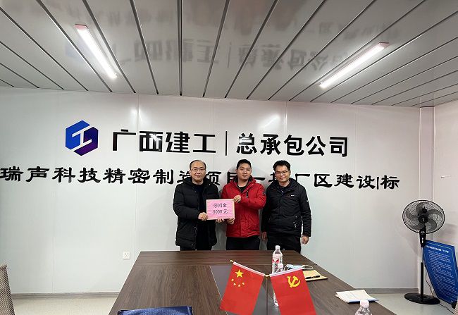 发放慰问金。。。。。。。廖之锭 摄（修图）.jpg