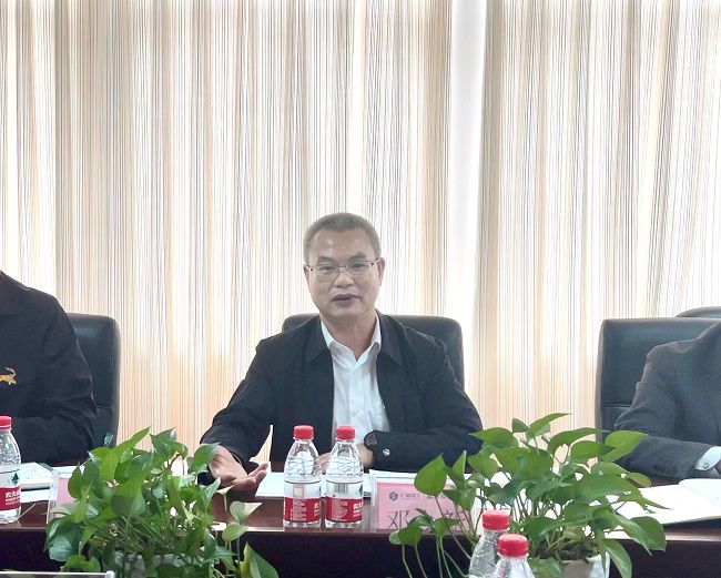 邓少新讲话。。。。。。。卢丽君 摄（修图）.jpg