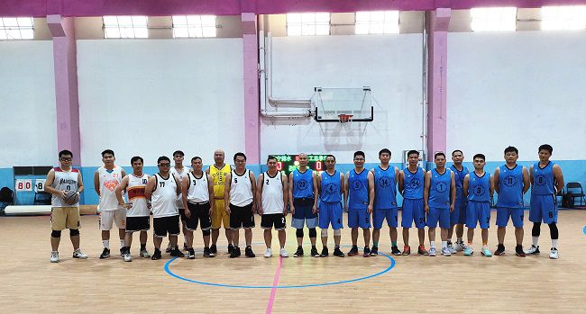 合影留念。。。。。。陆勤 摄（修图）.jpg