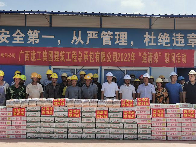 慰问活动合影。。。。。。。王瑾贞 摄（修图）.jpg