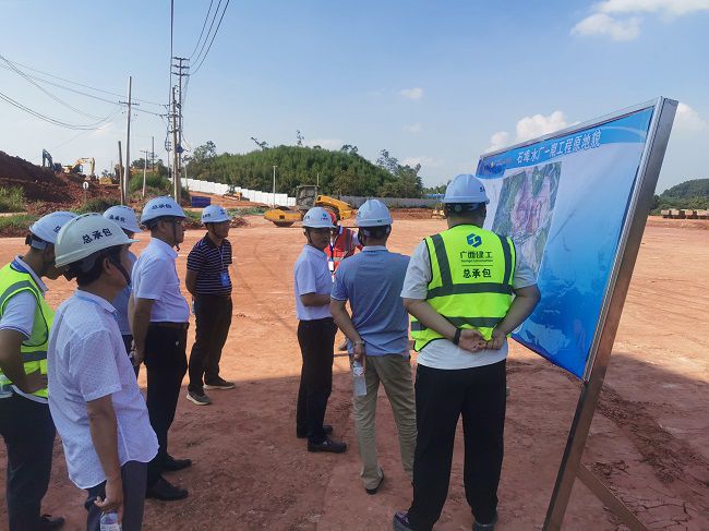 检查现场。。。。。。。陆勤 摄（修图）.jpg