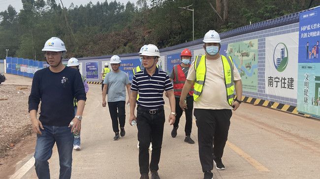 邓少新深入施工现场检查指导。。。。。。陆勤摄（修图）.jpg