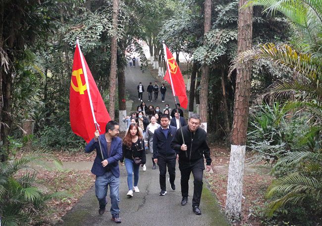 徒步走。。。。。。。张钊林 摄（修图）.jpg