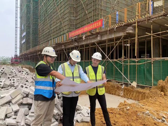 现场施工指导。。。。。。。马小云 摄（修图）.jpg