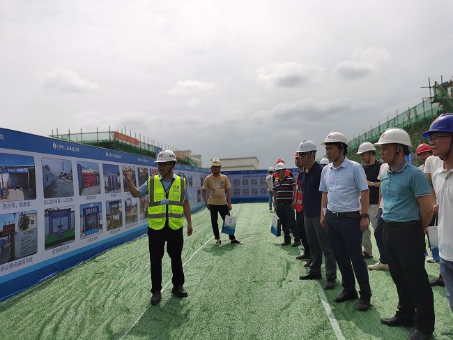 观摩现场。。。。。。。。潘文君 摄（修图）.jpg