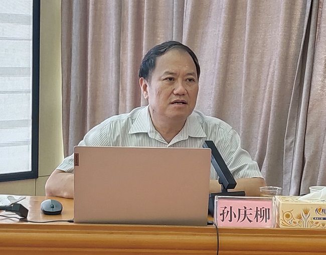 孙庆柳在授课。。。。。。。。；；；；；；票ι 摄（修图）.jpg