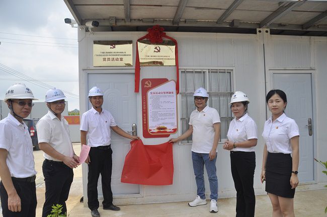 项目党支部建设揭牌现场。。。。。。。。王瑾贞 摄（修图）.jpg