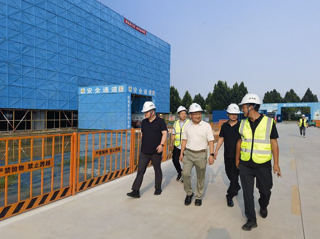 检查现场。。。。。。杨醒晨 摄（修图）.jpg