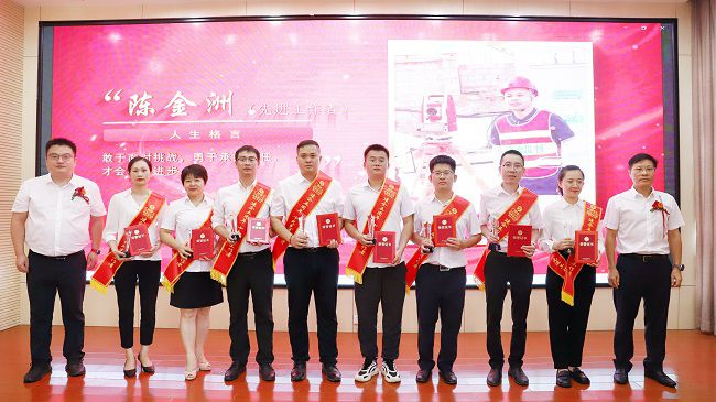 先进事情者颁奖合影。。。。。杨钰 摄（修图）.jpg