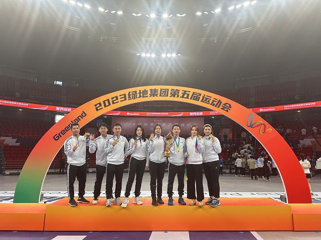 集团公司羽毛球团队合影 650.jpg